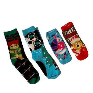 NWOT 4 pairs of Christmas cat socks